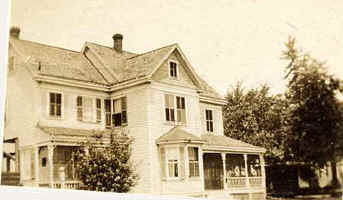 houses_Aunt Georgie's house, Syosset, LI.jpg (60684 bytes)