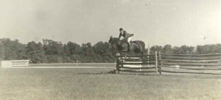 part11_HorseShowSmithtown1937-4.jpg (72905 bytes)