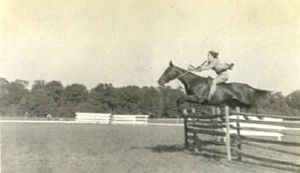 part_11_HorseShowSmithtown1937-3.jpg (55555 bytes)